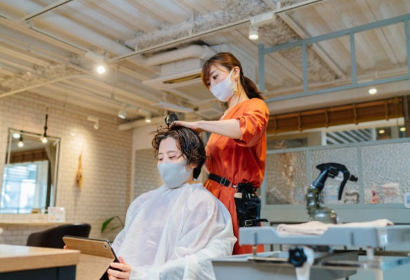 mujer en peluqueria